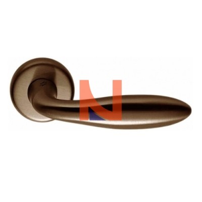 MANIGLIA MACH STRETTTA CON MOLLA OTTONE ANTICO CD81RSMY